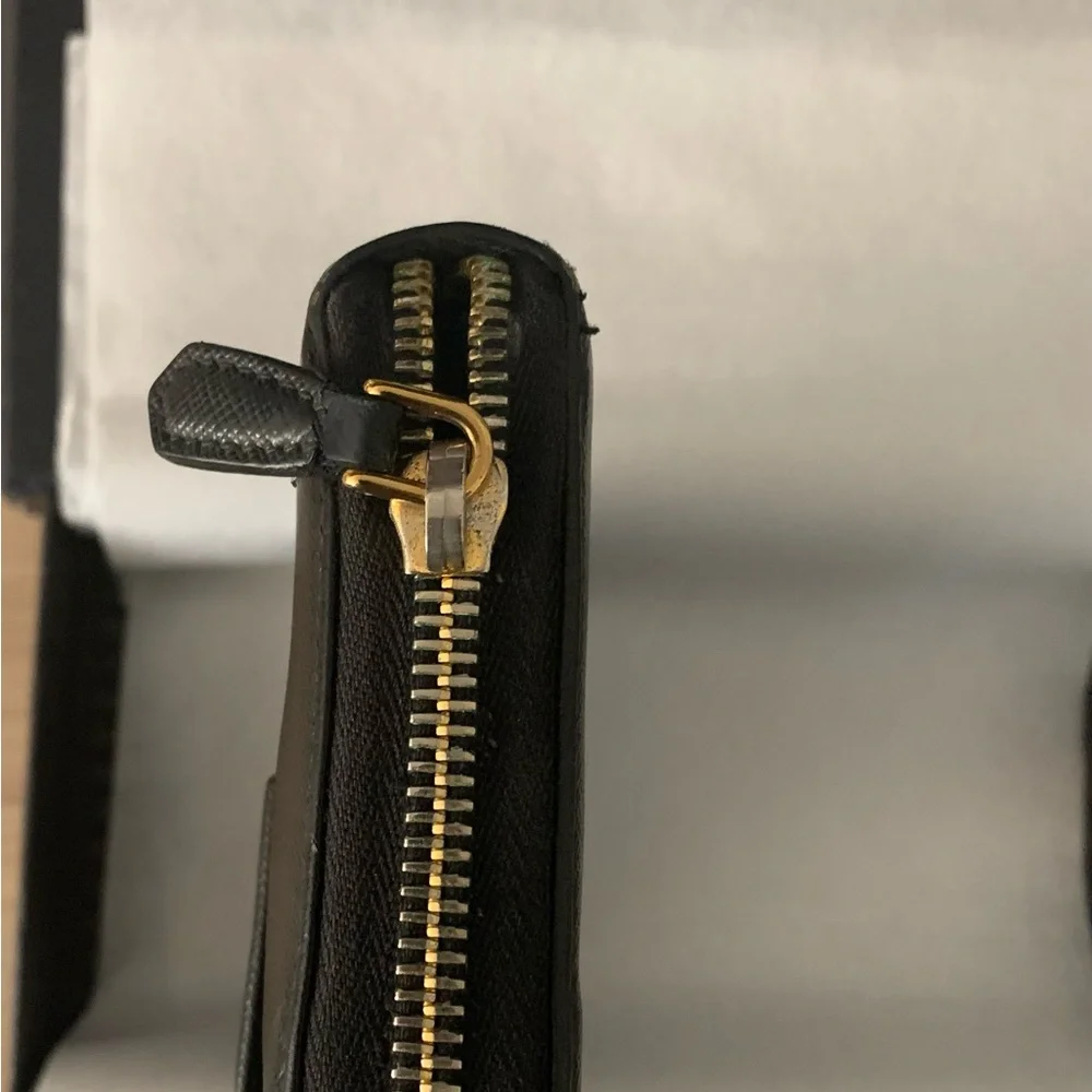 Authentic Preloved Prada Saffiano Fiocco Wallet with original box and cards - Picture 6 of 7